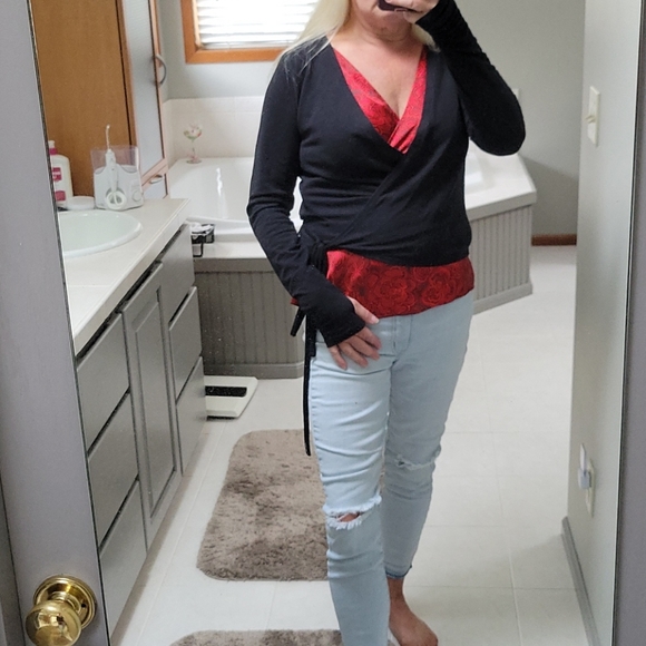 Fabletics Side Tie Crop Sweater with Thumbhole Cuffs - Picture 4 of 9